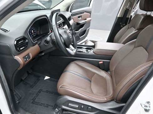 Used 2025 Honda Pilot Elite image 11