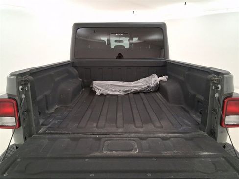 Used 2021 Jeep Gladiator Willys image 17
