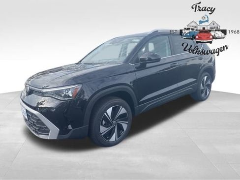 New 2025 Volkswagen Taos SE image 3