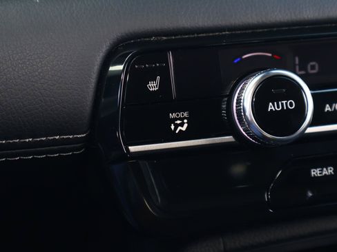 Used 2025 Honda Pilot EX-L image 25