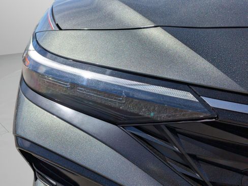 Used 2025 Hyundai Elantra SEL image 10