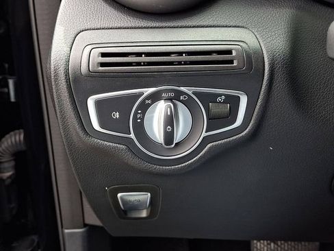 Used 2018 Mercedes-Benz GLC 300 4MATIC image 26