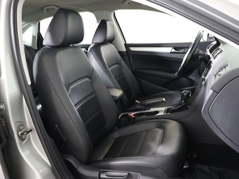 Used 2013 Volkswagen Passat 2.5 SE image 26
