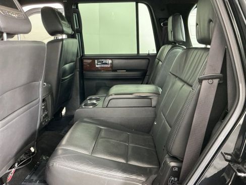 Used 2011 Lincoln Navigator Ultimate image 22