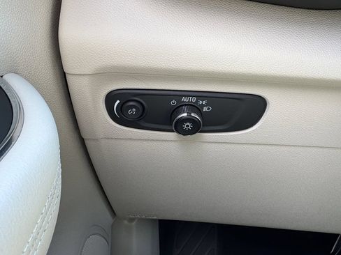 Used 2023 Buick Envision Essence AWD/4WD image 29