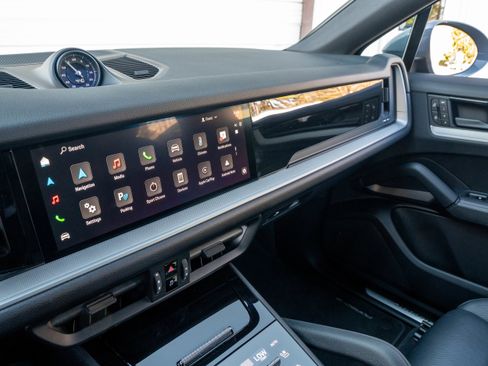 Certified 2024 Porsche Cayenne Coupe image 19