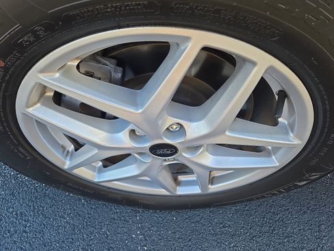 Certified 2024 Ford Edge SEL w/ Convenience Package image 9