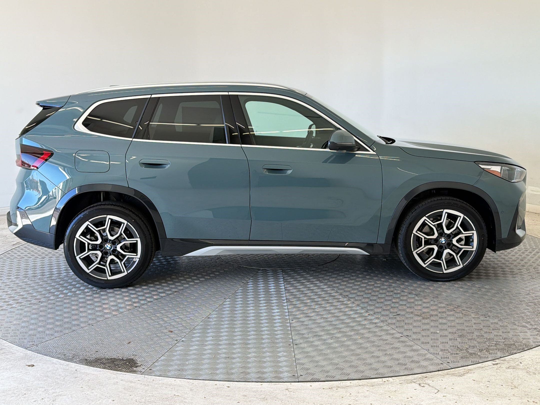 New 2026 BMW X1 xDrive28i w/ Technology Package AWD/4WD image 8