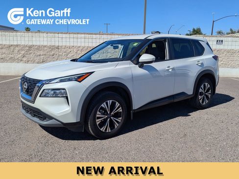 Used 2023 Nissan Rogue SV image 1