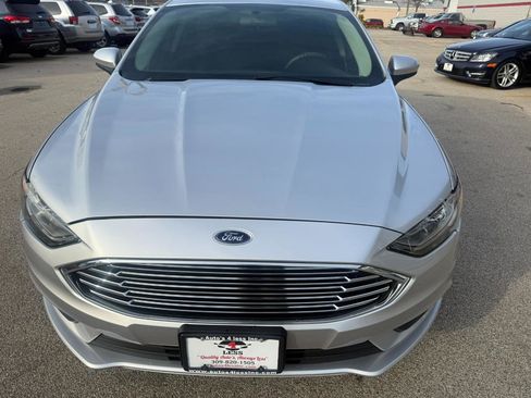 Used 2018 Ford Fusion SE w/ Fusion SE Technology Package image 4