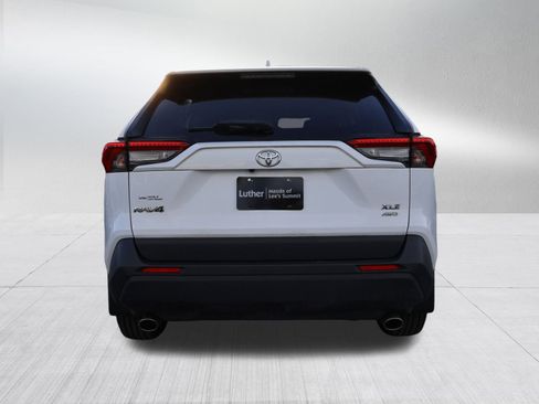 Used 2019 Toyota RAV4 XLE w/ Carpet Mat Package image 6