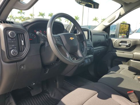Used 2025 Chevrolet Silverado 3500 W/T image 9