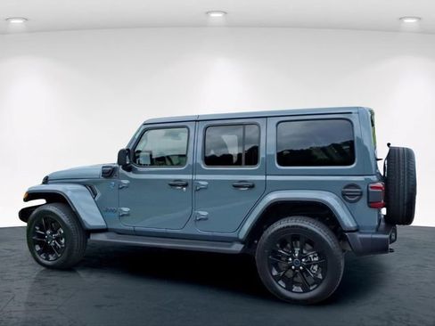 Used 2025 Jeep Wrangler Unlimited Sahara AWD/4WD image 7