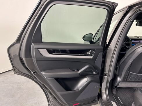 Certified 2026 Porsche Cayenne AWD/4WD image 28