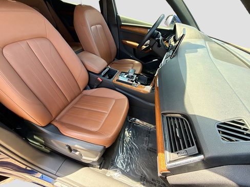 Used 2021 Audi Q5 Premium w/ Convenience Package image 14