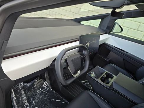 Used 2025 Tesla Cybertruck AWD Crew Cab image 22