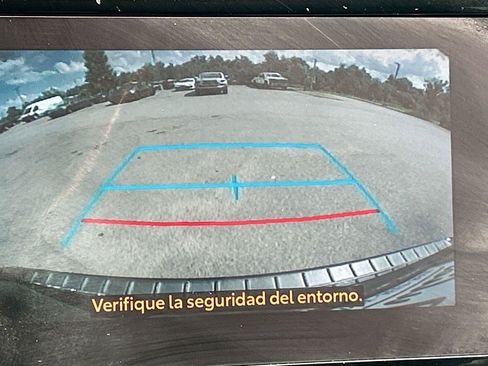 Used 2024 Toyota Highlander XLE FWD image 32