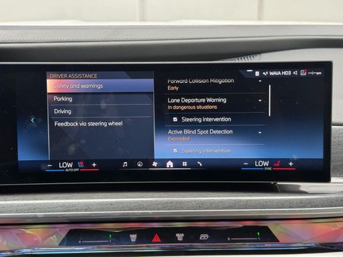 Used 2023 BMW i7 xDrive60 AWD/4WD image 33