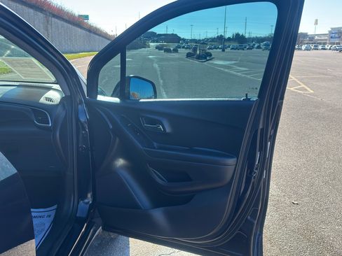 Used 2021 Chevrolet Trax LS w/ Tint and Cruise Package image 27