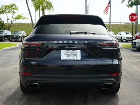 Used 2022 Porsche Cayenne AWD/4WD image 9