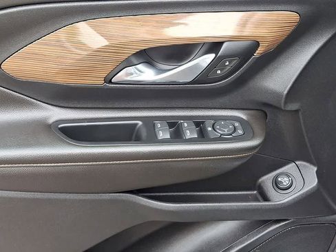 Used 2020 GMC Terrain SLE w/ Driver Convenience Package FWD image 10