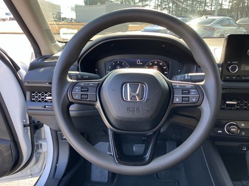 Used 2025 Honda Accord SE image 19
