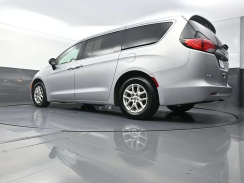 Used 2022 Chrysler Voyager LX FWD image 25