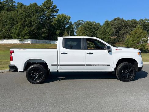 Used 2024 Chevrolet Silverado 1500 LT Trail Boss w/ Convenience Package II image 2