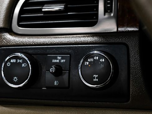 Used 2012 Chevrolet Avalanche LTZ image 29