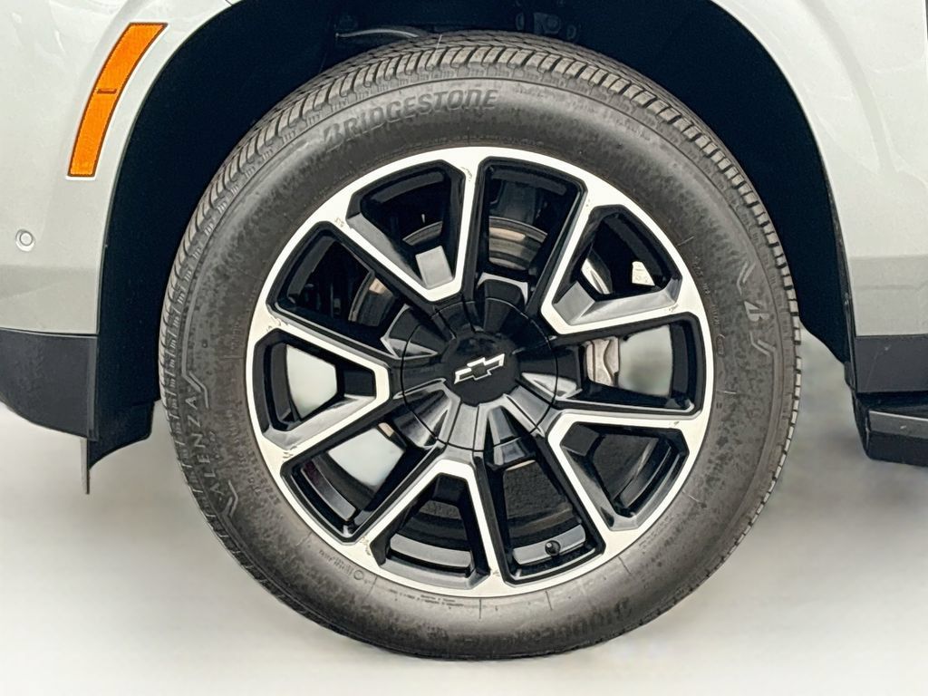 Used 2025 Chevrolet Suburban RST w/ Comfort Package RWD image 31