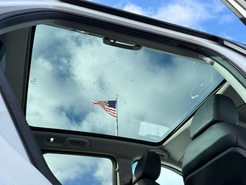 Used 2017 Land Rover Discovery Sport HSE image 4