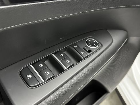 Used 2024 Kia Forte GT-Line image 11