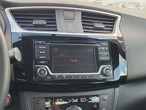 Certified 2018 Nissan Sentra SV FWD image 26