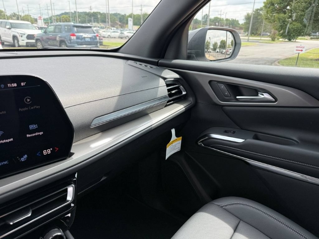 New 2027 Chevrolet Traverse LT w/ Driver Confidence Package FWD image 20