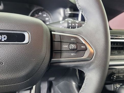 Used 2024 Jeep Compass Latitude image 16