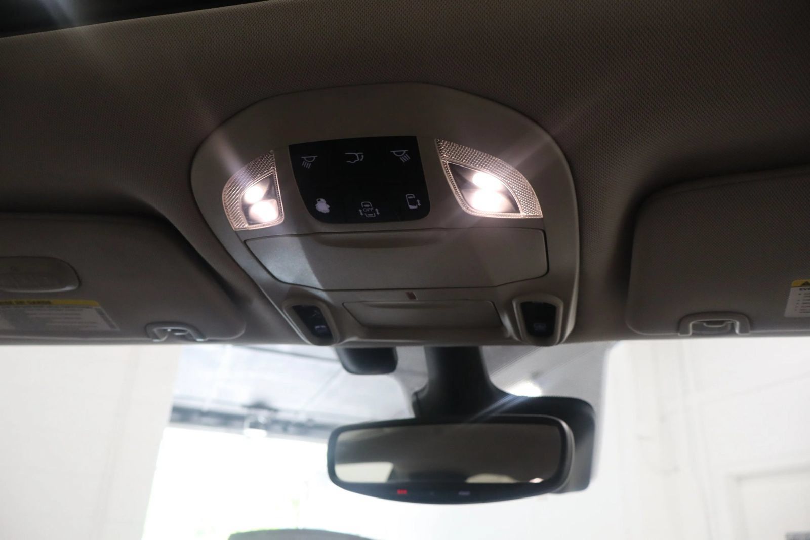Used 2019 Chrysler Pacifica Limited w/ Tire & Wheel Group FWD image 41
