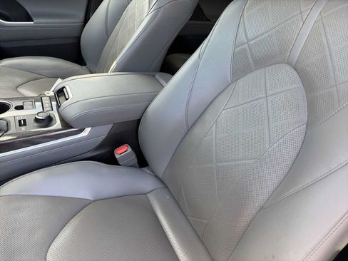 Used 2022 Toyota Highlander Platinum AWD/4WD image 13