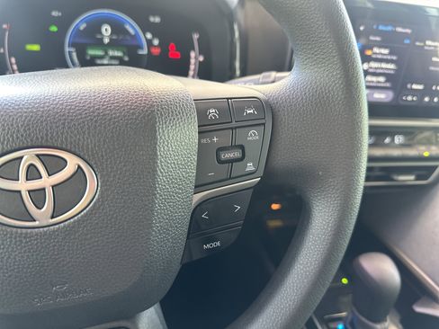 Used 2025 Toyota Camry LE image 29