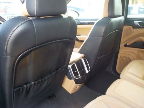 Used 2016 Porsche Cayenne w/ Premium Package image 21