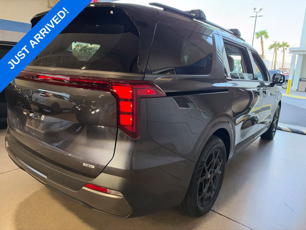 Used 2026 Kia Carnival SX w/ SX Dark Edition Package FWD image 3