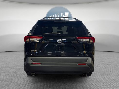 Used 2020 Toyota RAV4 XLE image 5