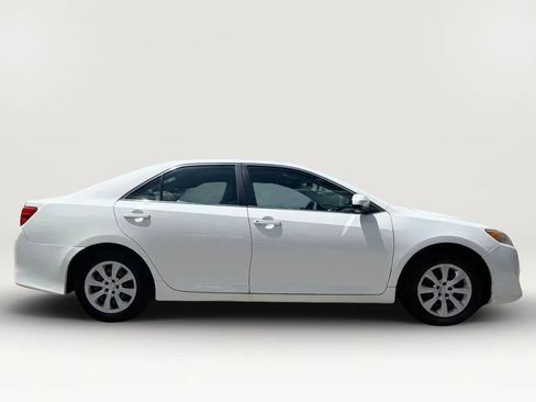 Used 2014 Toyota Camry FWD image 9