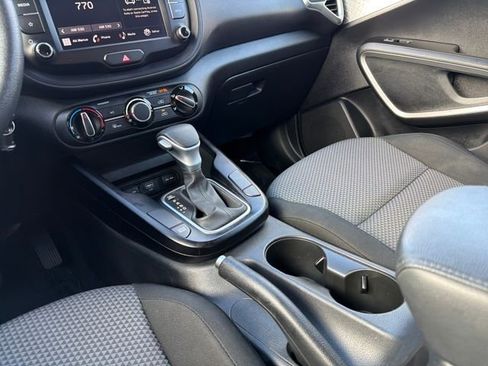 Used 2023 Kia Soul LX w/ LX Technology Package image 29