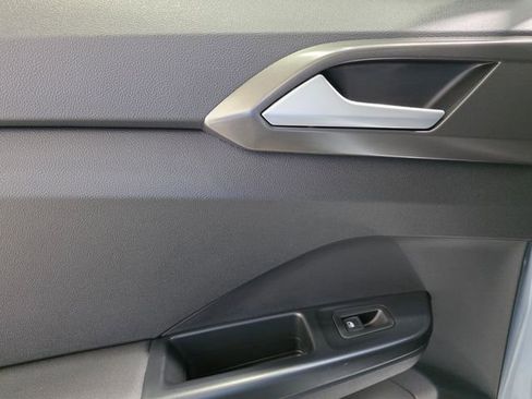 Certified 2025 Volkswagen Taos SE image 28