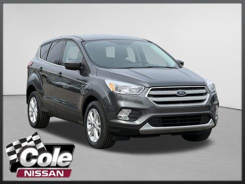 Used 2019 Ford Escape SE image 1