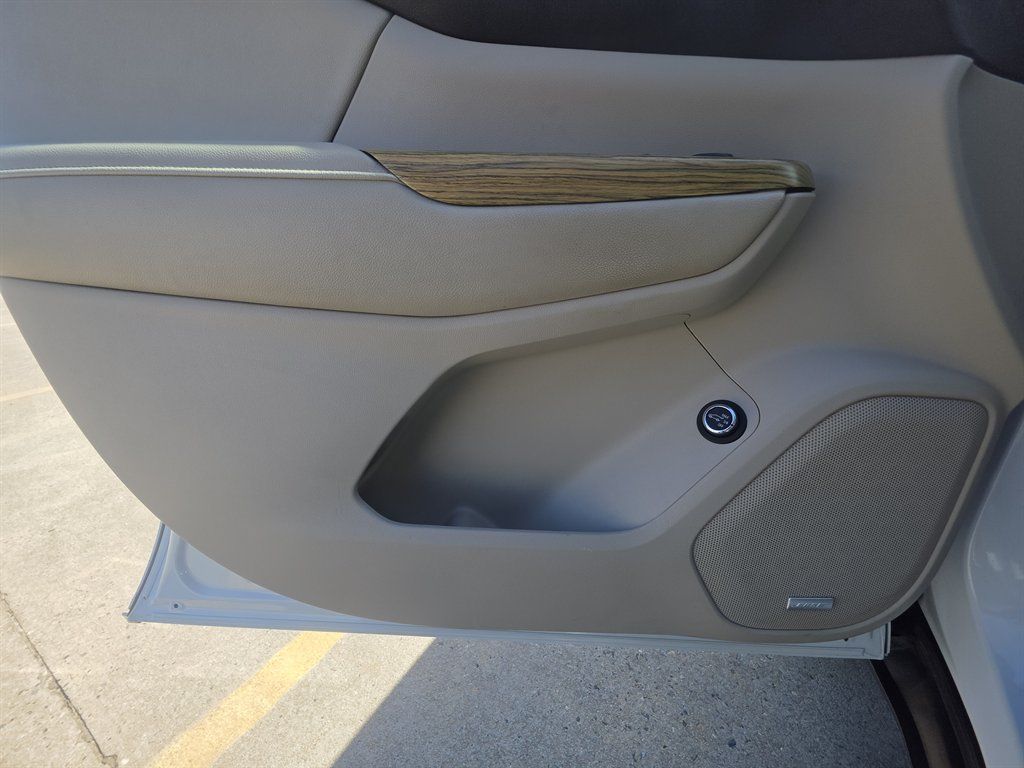 Used 2018 GMC Acadia Denali w/ Technology Package FWD image 11