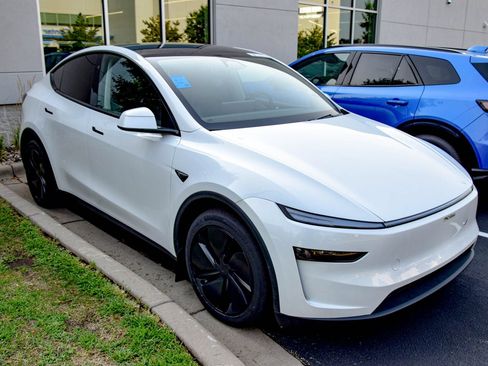 Used 2026 Tesla Model Y Long Range AWD/4WD image 14