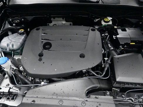 Used 2025 Volvo XC40 B5 Ultra image 32