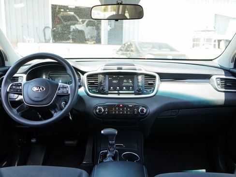 Used 2019 Kia Sorento L FWD image 10