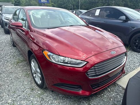 Used 2014 Ford Fusion SE FWD image 2